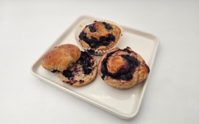 Täysjyväsämpylät tai muffinsit mustikoilla